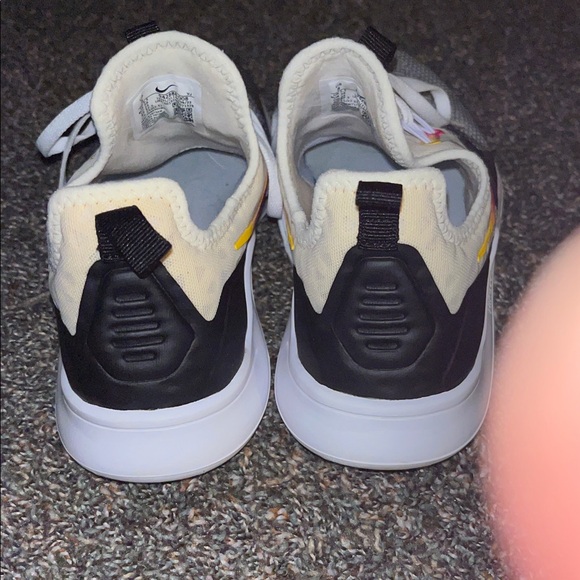 Nike - Picture 2 of 3